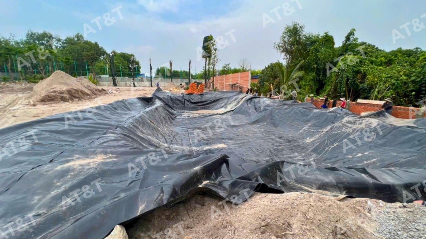 Cố định các góc của màng HDPE
