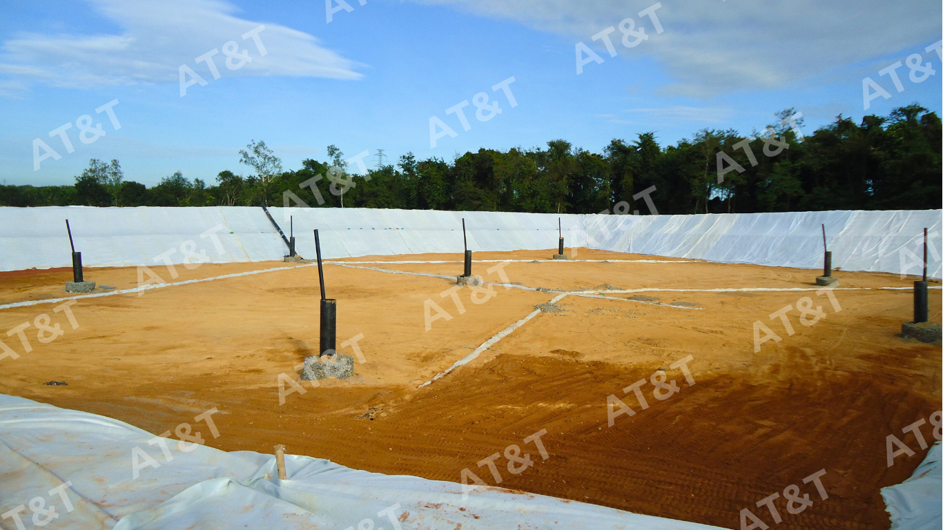 Thi công trải bạt HDPE tại dự án
