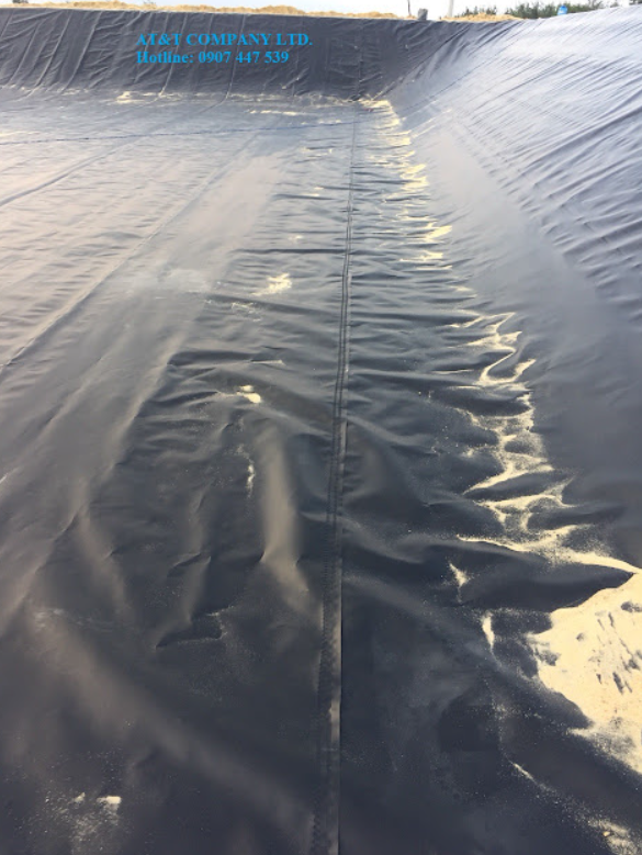 Thi công lót bạt ao nuôi tôm từ màng HDPE