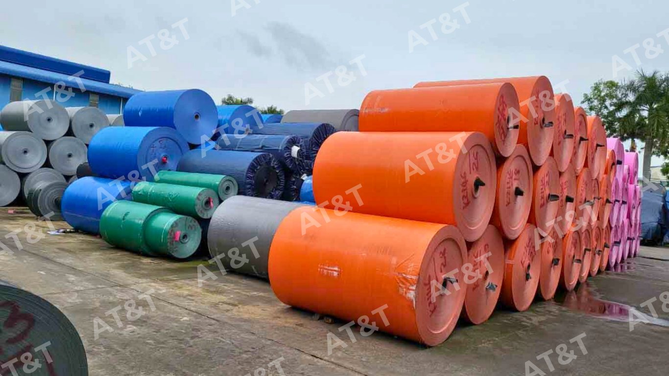 Bạt được làm từ nhựa PE pha tạp