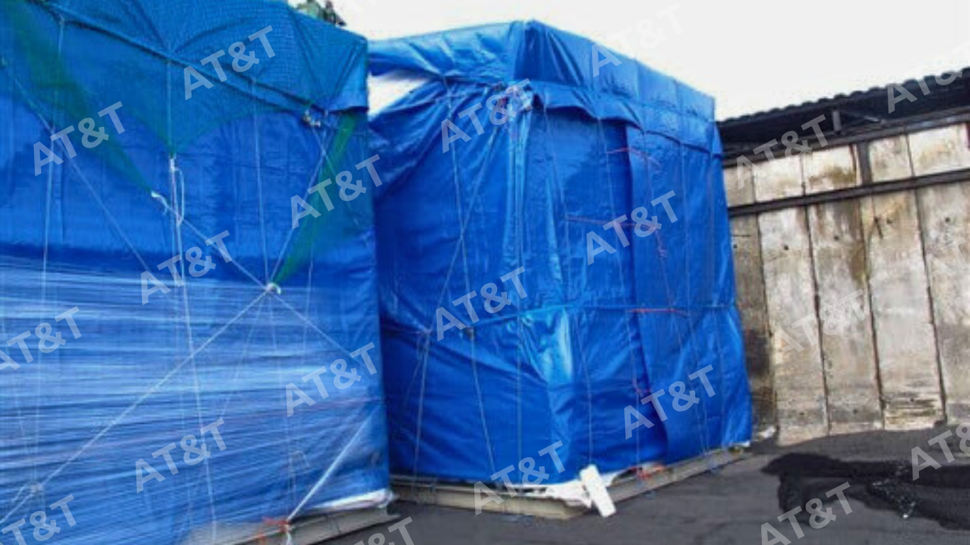 Bạt thường che chắn hàng hóa