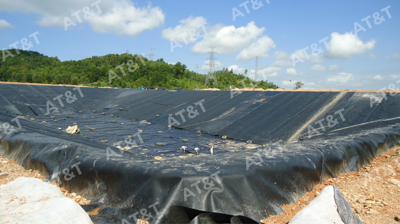 Lót bạt HDPE cho bãi xử lý rác thải