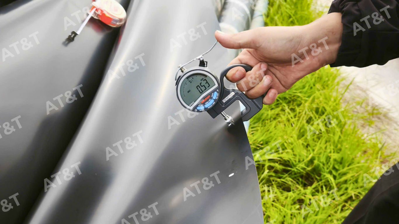 Kiểm tra thực tế thông số kỹ thuật màng HDPE tại công trình
