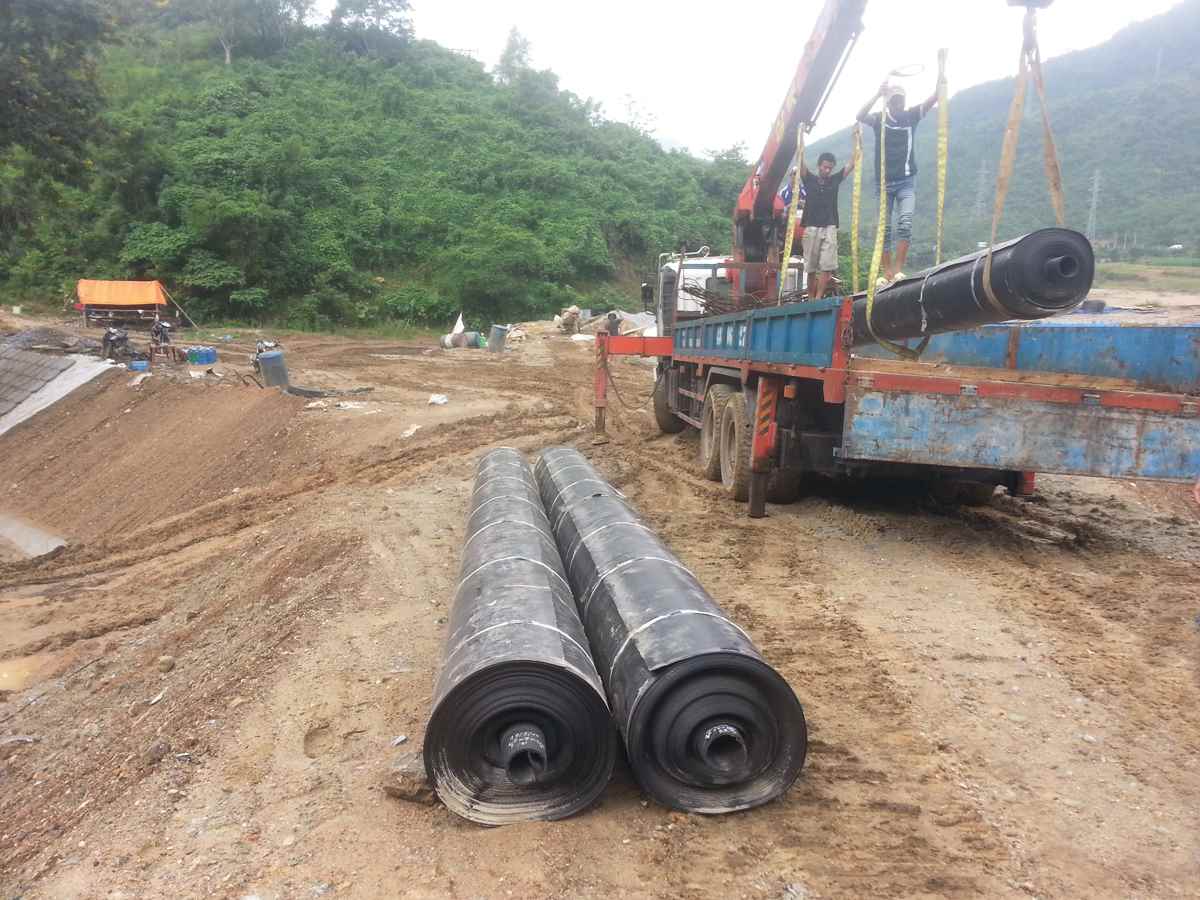 Dịch vụ cắt lẻ màng HDPE chuyên nghiệp giúp tối ưu kích thước theo yêu cầu