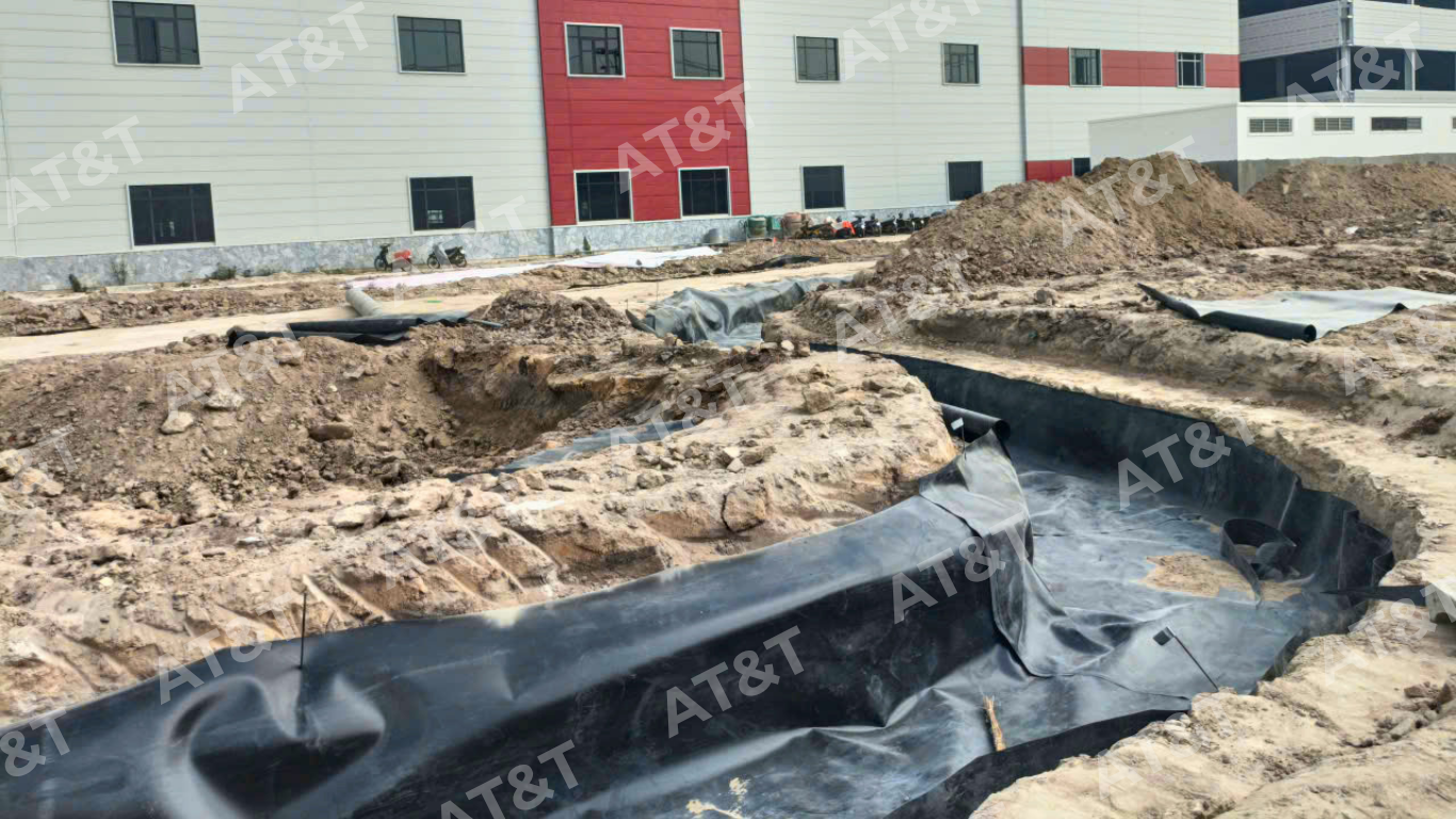 Thi công màng HDPE cho hồ cảnh quan KCN Mỹ Xuân B1