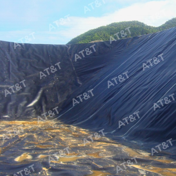 Sử dụng màng HDPE để lót đáy ô chôn lấp ngăn ngừa ô nhiễm nguồn nước 