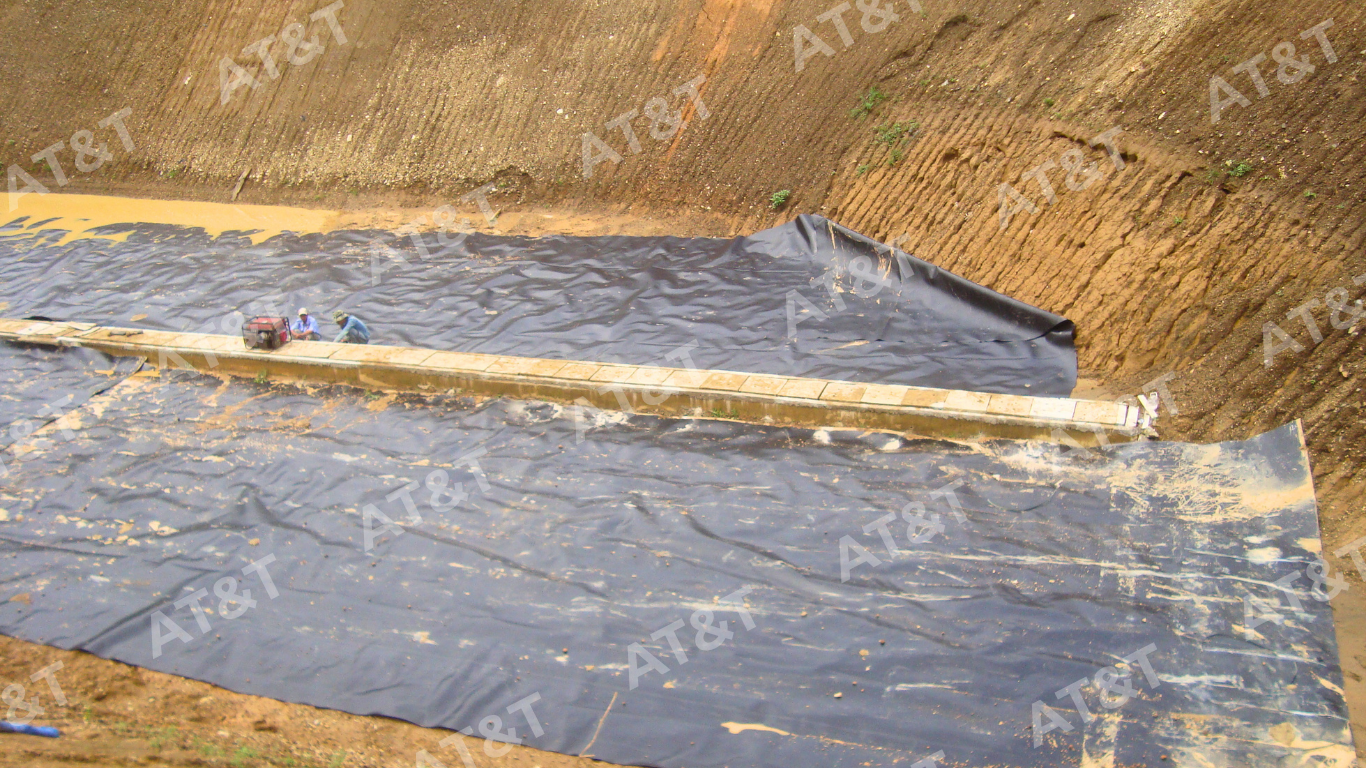 Trải bạt HDPE đúng kỹ thuật