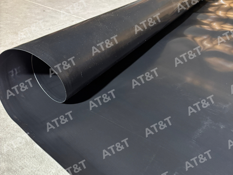 Hình 1: Bạt HDPE 1mm được sử dụng làm lớp màng chống thấm cho công trình.