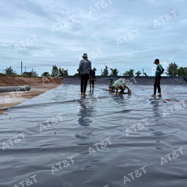 Hình 2: Hàn nối là công đoạn quan trọng để đảm bảo tính liên tục của hệ thống chống thấm.