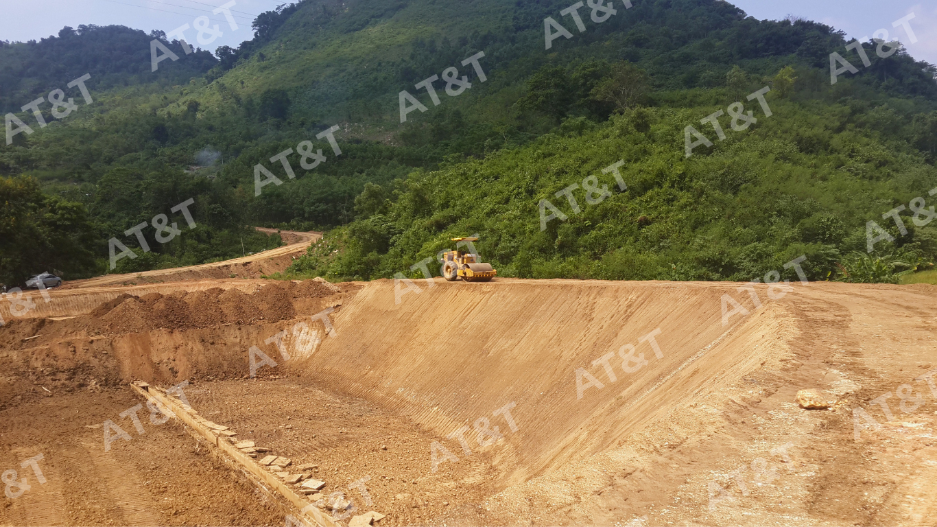Chuẩn bị nền đất trước khi thi công màng HDPE