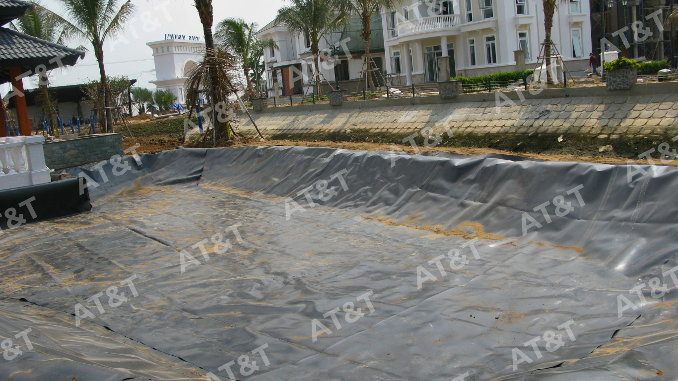 Thi công bạt HDPE cho hồ cảnh quan