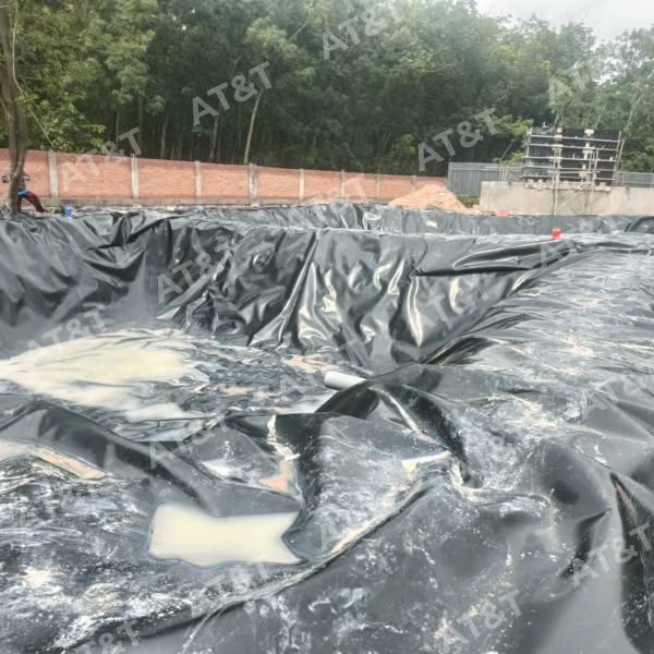 Hình: Màng HDPE tại dự án hồ chứa nước thải và hồ trữ nước mưa tại Tánh Linh, Lâm Đồng .